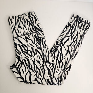 Zyia Active Black and White Animal Print Light N Tight Pocket Legging Womens 6-8